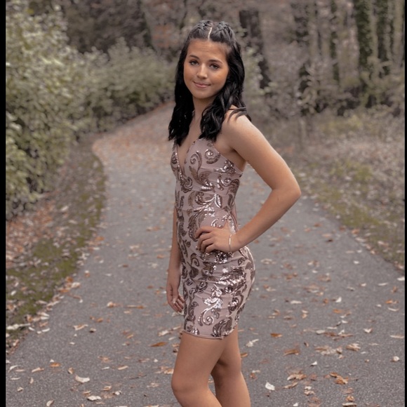 Welcome to my closet - Picture 7 of 9